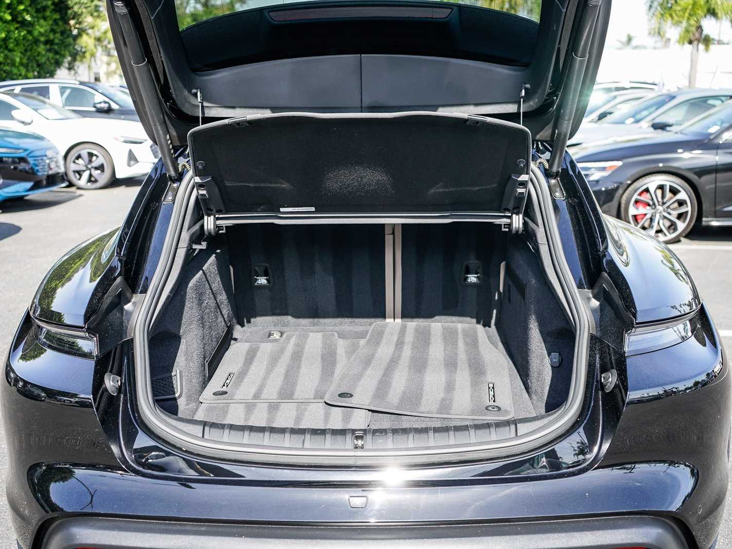 Thumbnail: 2023 Porsche Taycan - 27