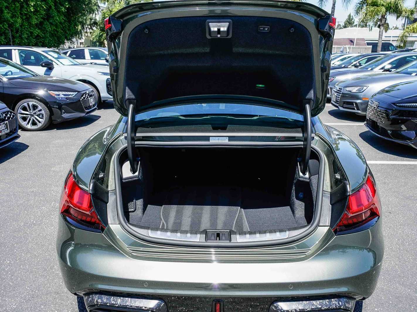 Thumbnail: 2025 Audi RS e-tron GT - 28