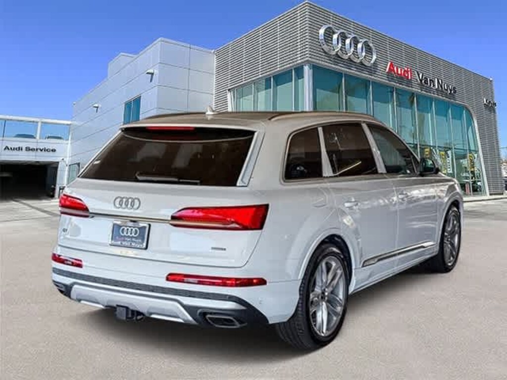 New 2025 Audi Q7 55 Premium Plus SUV