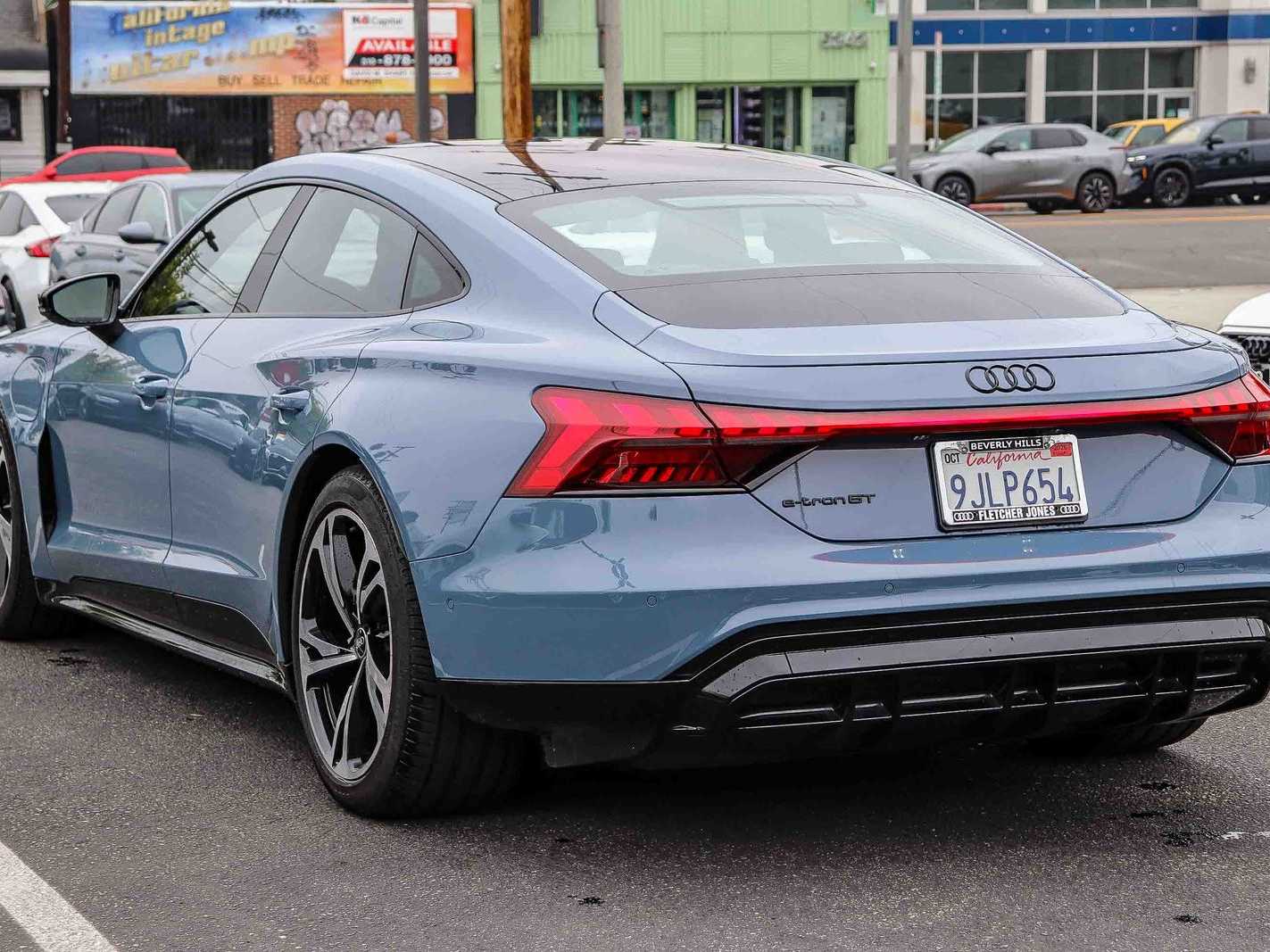 Thumbnail: 2023 Audi e-tron GT - 2