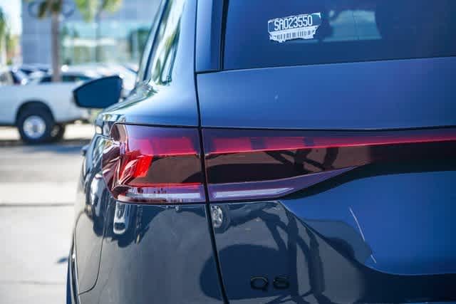 Thumbnail: 2025 Audi Q6 e-tron - 9