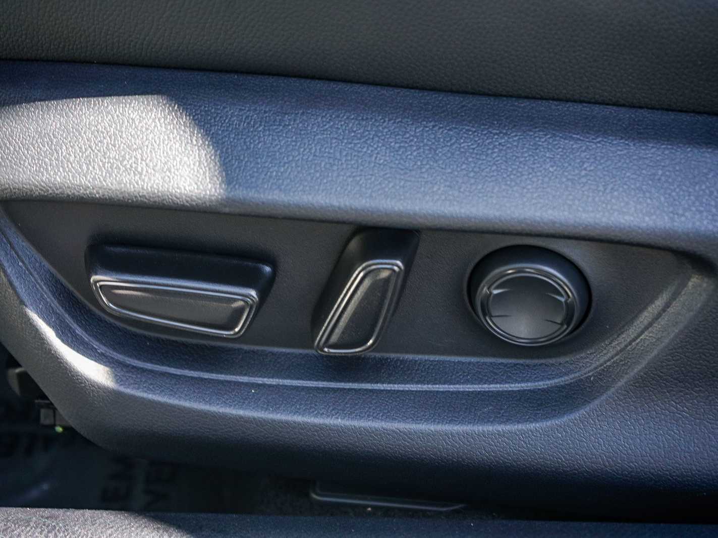 Thumbnail: 2025 Toyota Camry - 19