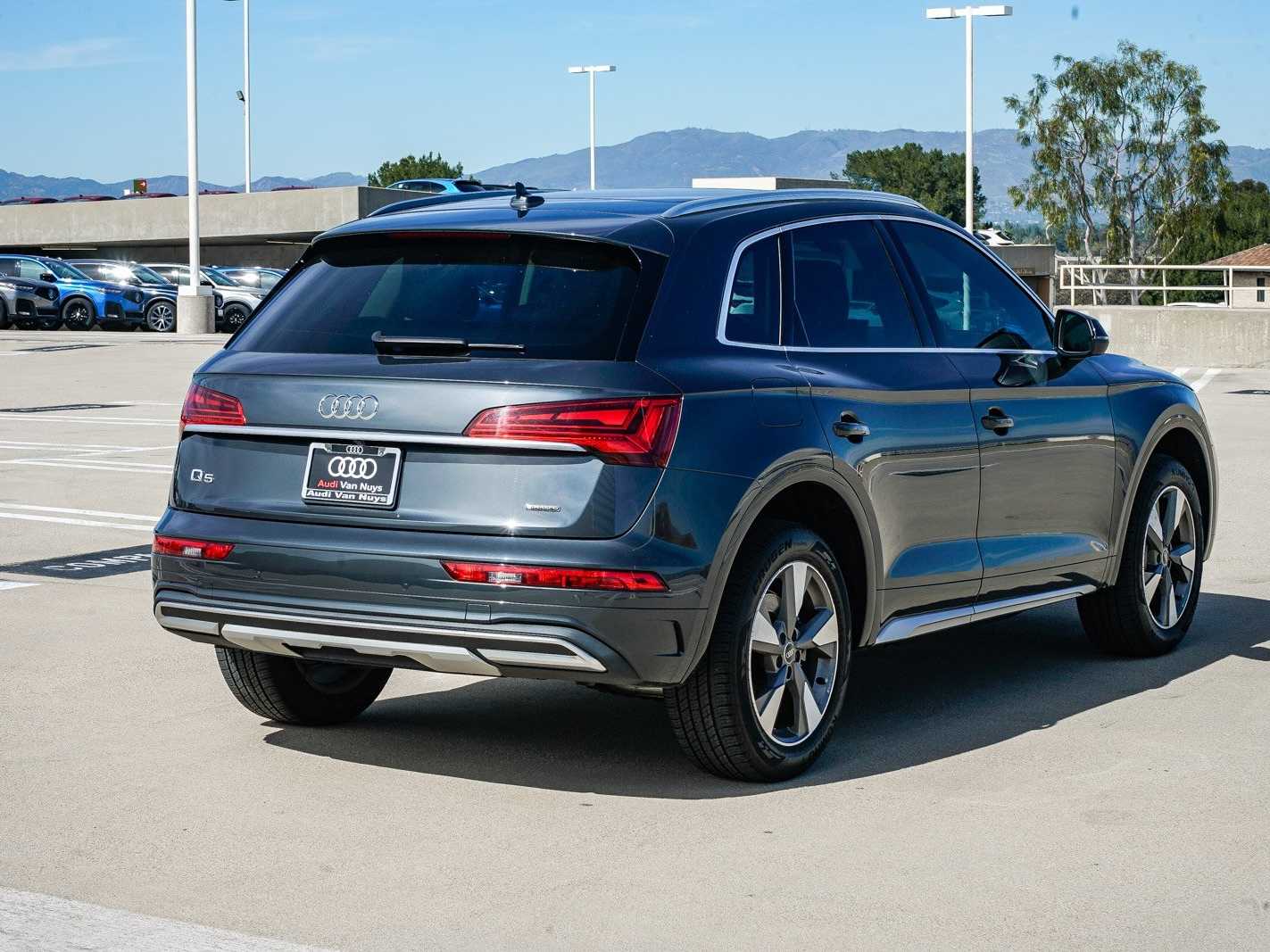 Thumbnail: 2023 Audi Q5 - 4