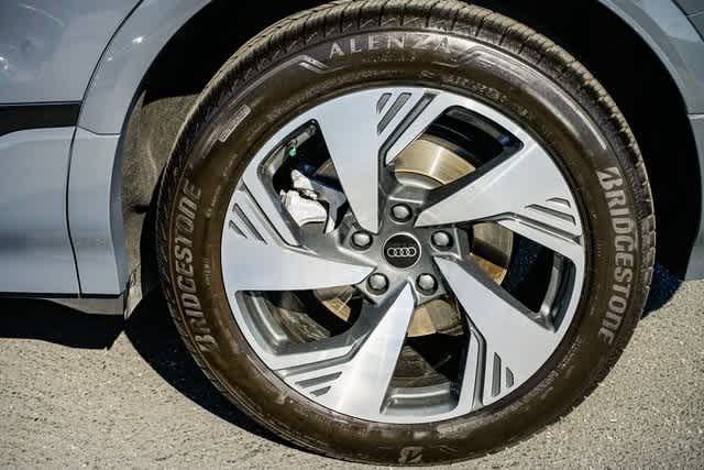 Thumbnail: 2025 Audi Q6 e-tron - 10