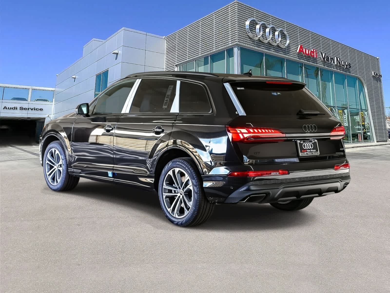 Thumbnail: 2026 Audi Q7 - 6