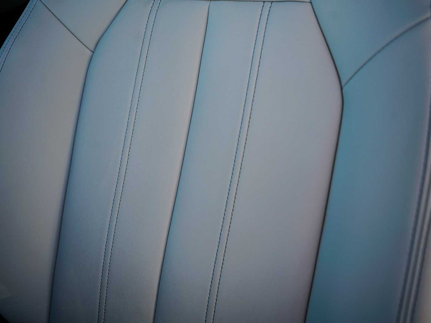 Thumbnail: 2025 Audi Q6 e-tron - 25