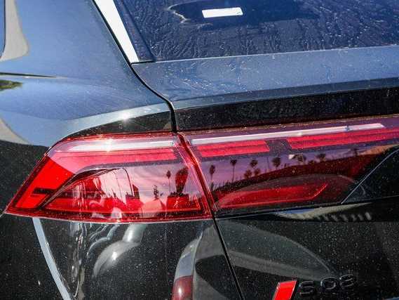 Thumbnail: 2026 Audi SQ8 - 9