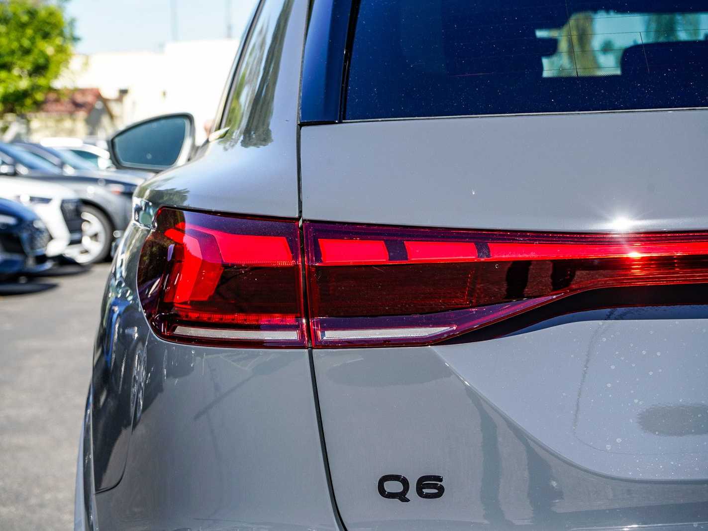 Thumbnail: 2025 Audi Q6 e-tron - 9