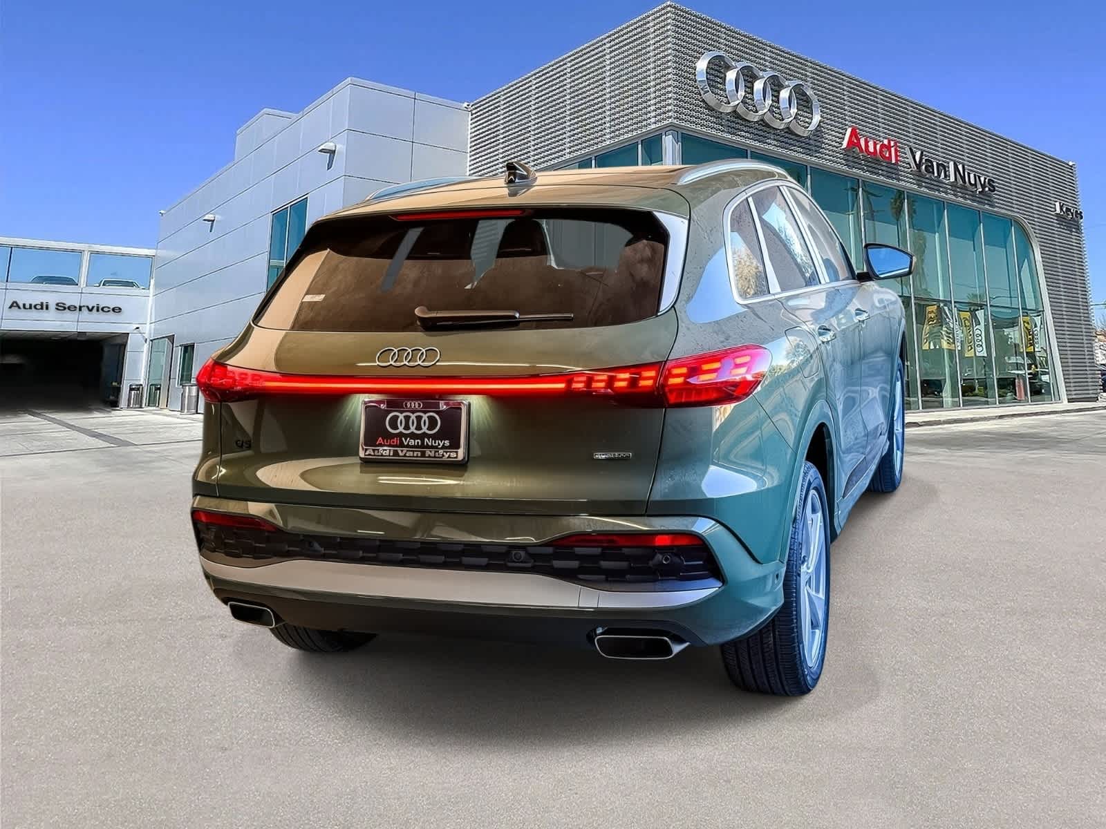 Thumbnail: 2025 Audi Q5 - 4