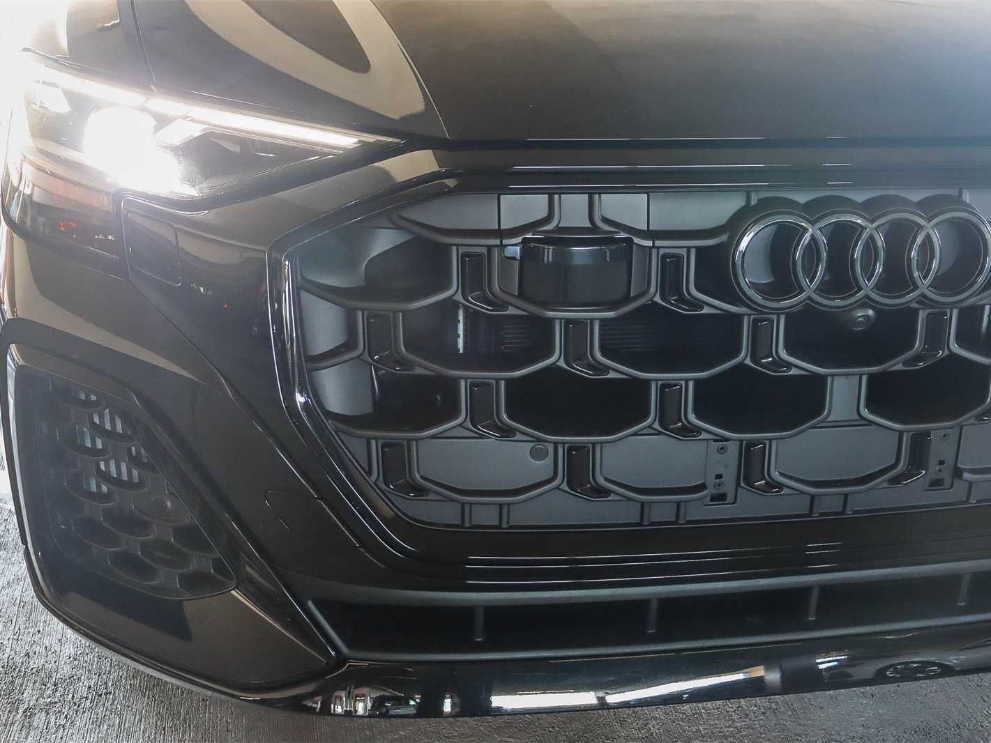 Thumbnail: 2026 Audi Q8 - 11