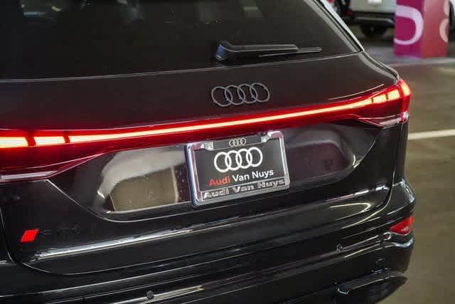 Thumbnail: 2025 Audi SQ6 e-tron - 12