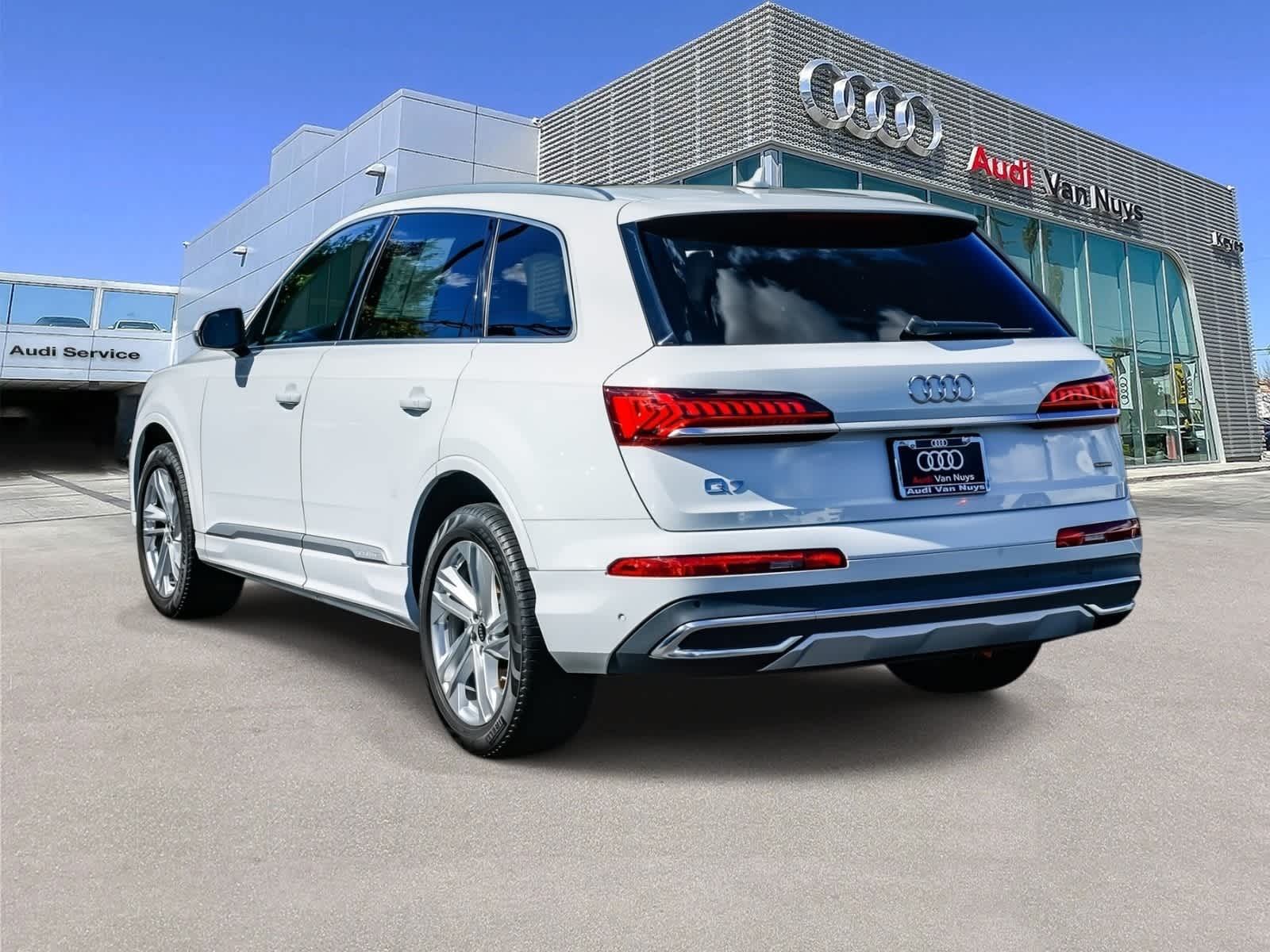 Thumbnail: 2023 Audi Q7 - 2