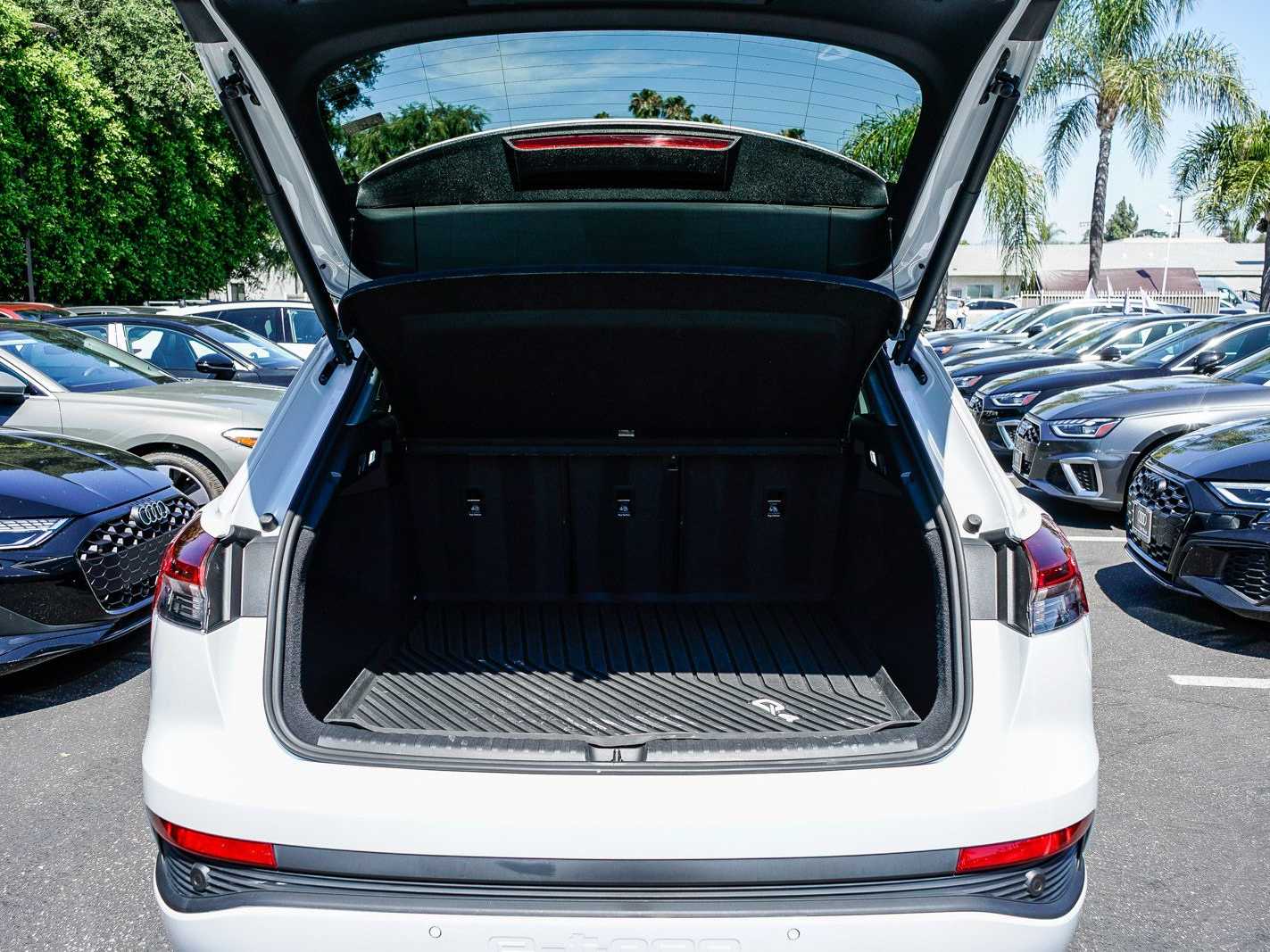 Thumbnail: 2023 Audi Q4 e-tron - 26