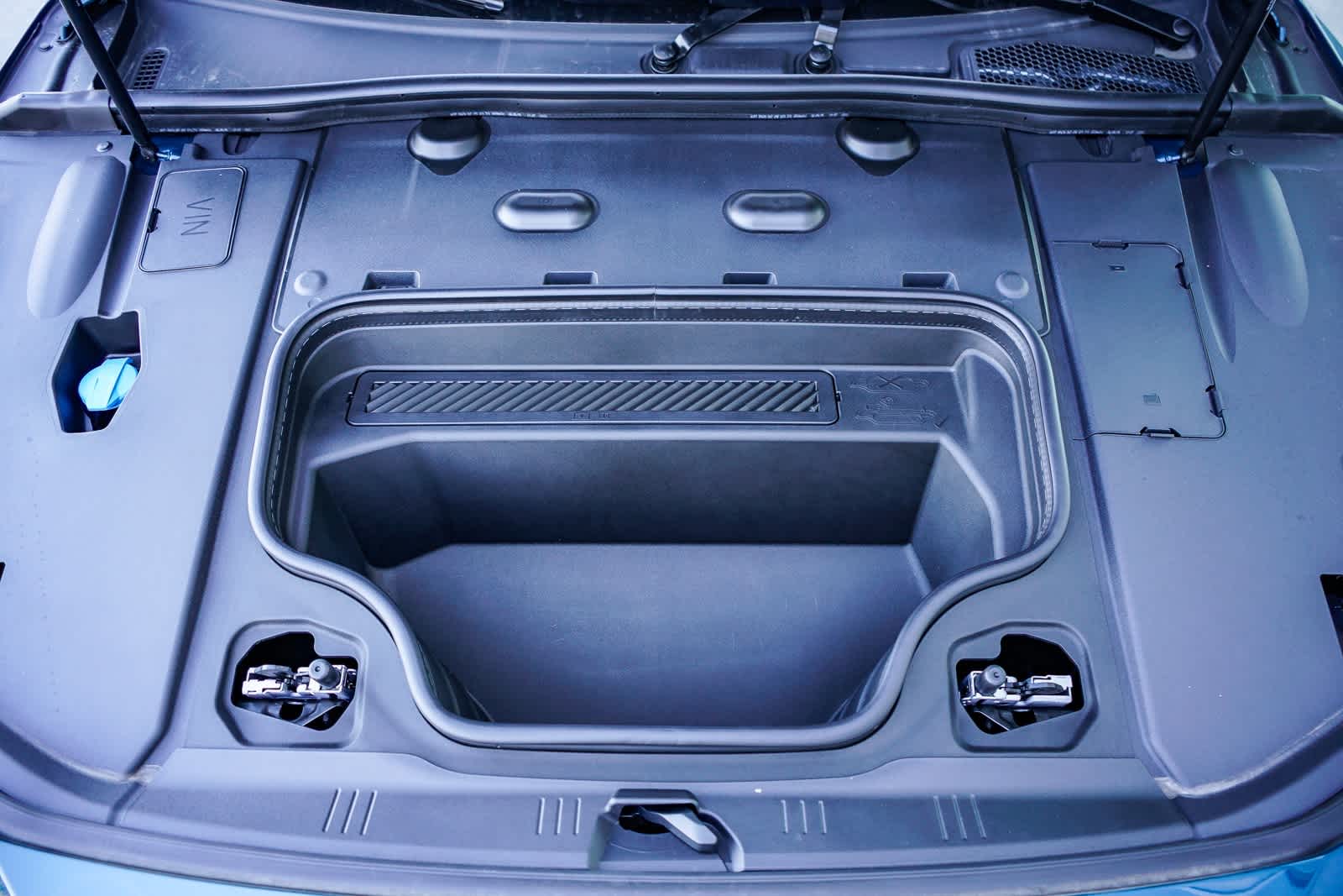 Thumbnail: 2025 Audi e-tron S - 26