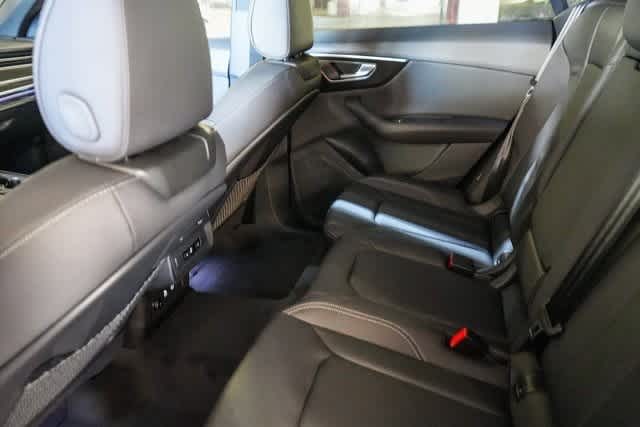 Thumbnail: 2025 Audi Q8 - 25