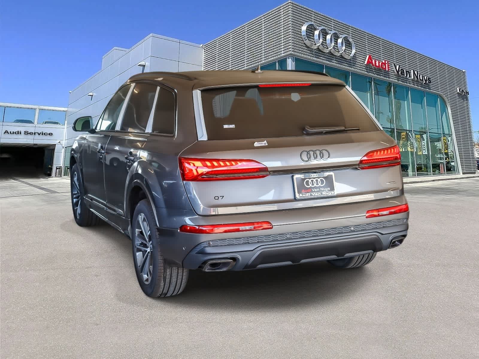 Thumbnail: 2026 Audi Q7 - 6