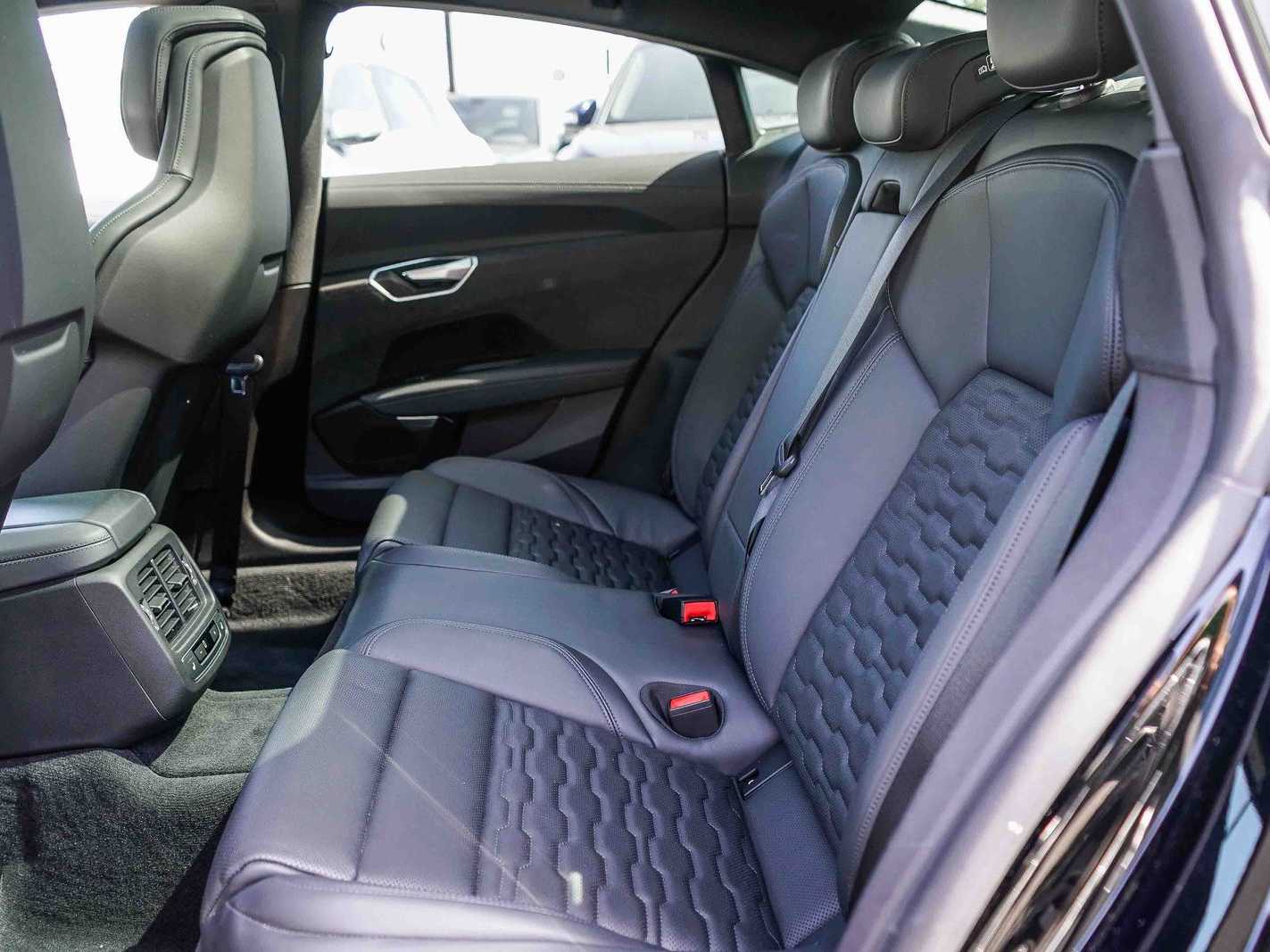 Thumbnail: 2022 Audi e-tron GT - 18