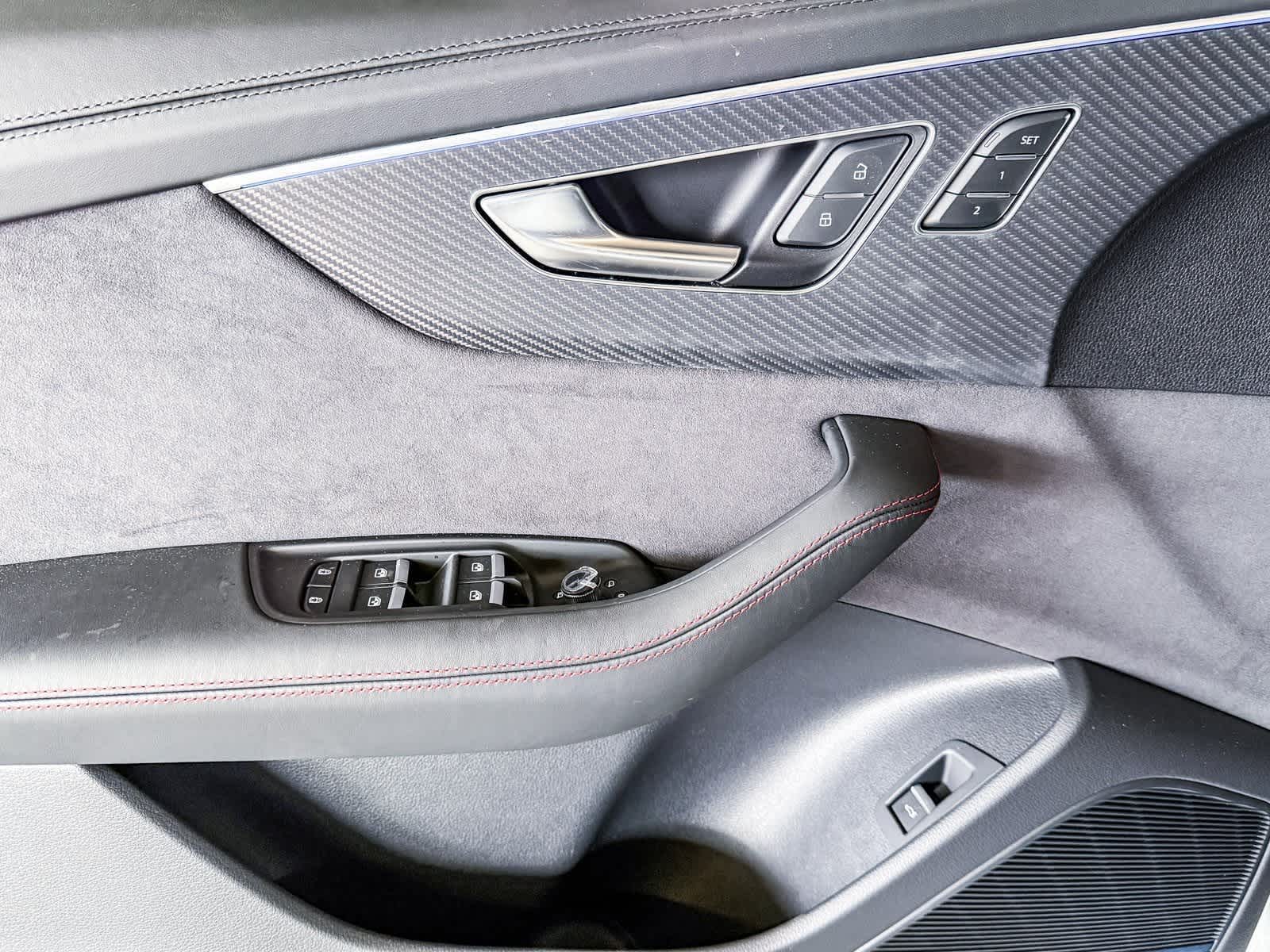 Thumbnail: 2026 Audi RS Q8 - 22