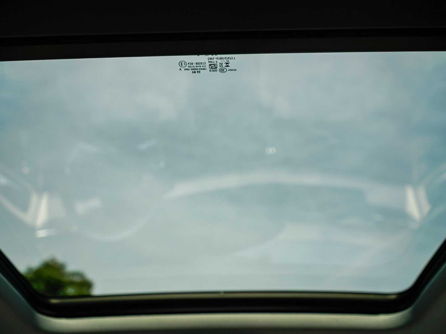 Thumbnail: 2025 Audi Q6 e-tron - 11