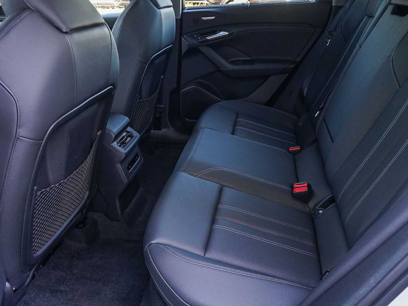 Thumbnail: 2025 Audi Q6 e-tron - 20