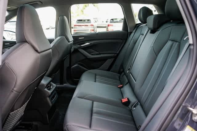 Thumbnail: 2025 Audi Q6 e-tron - 18