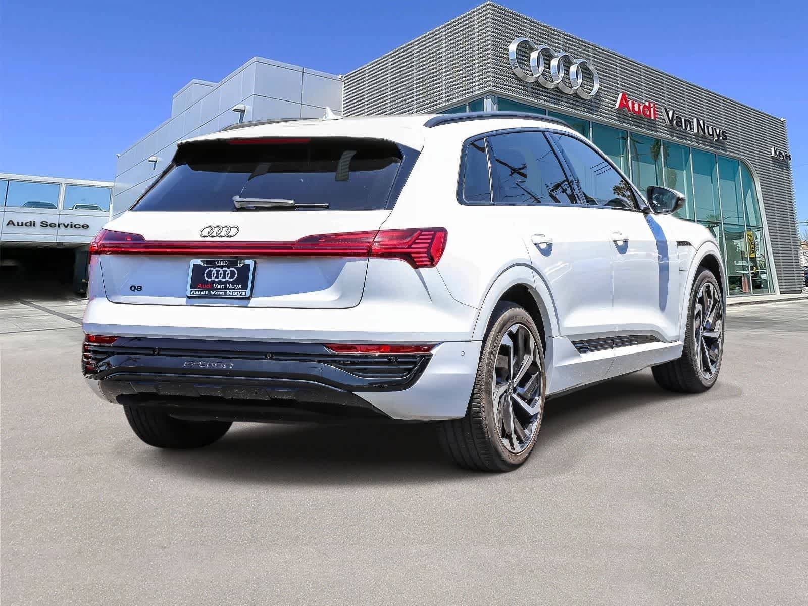Thumbnail: 2024 Audi Q8 e-tron - 4