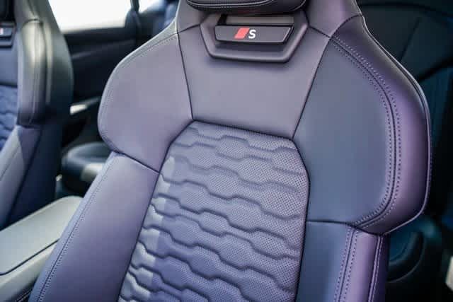 Thumbnail: 2025 Audi e-tron GT - 25