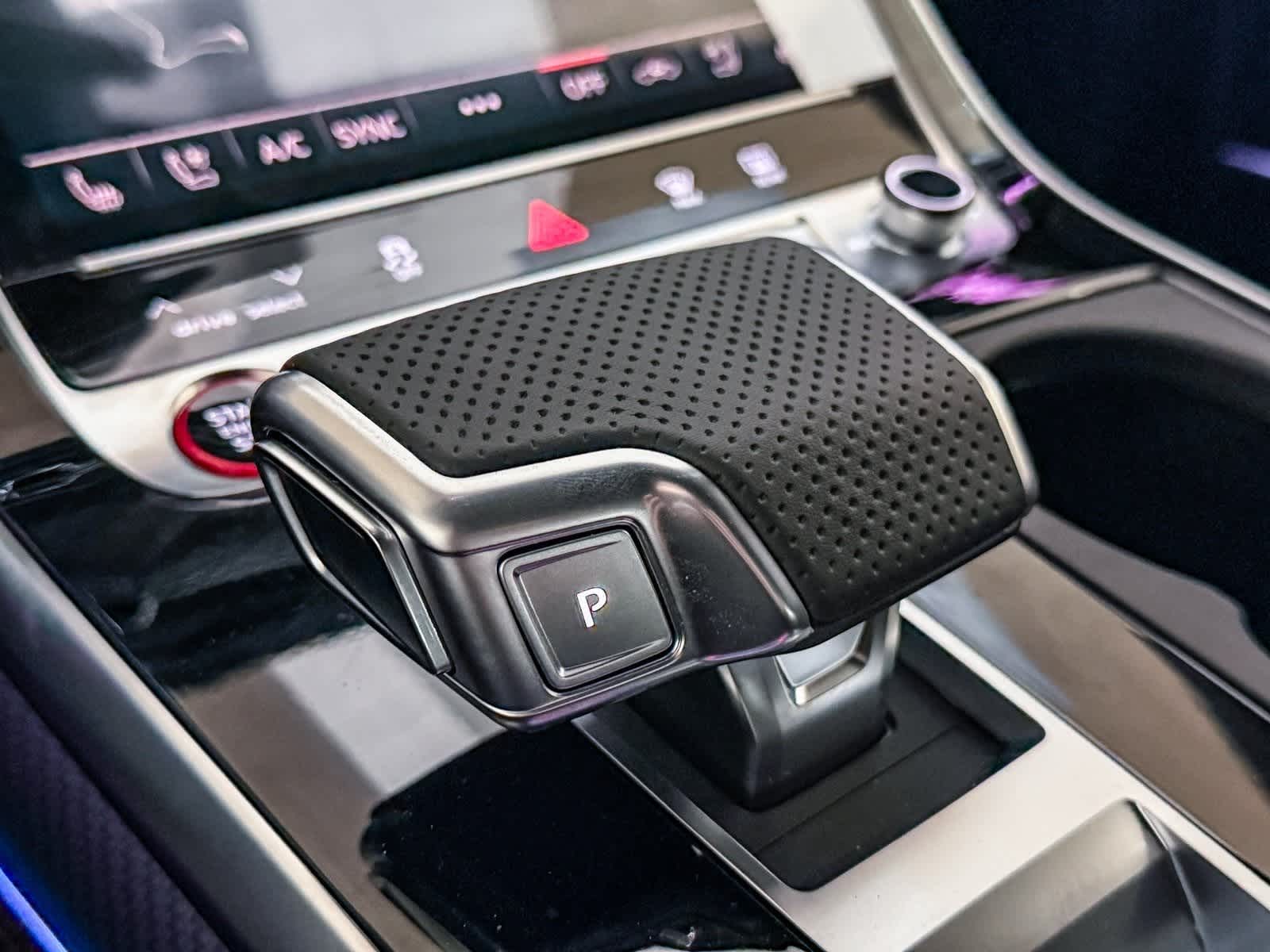 Thumbnail: 2026 Audi RS Q8 - 24