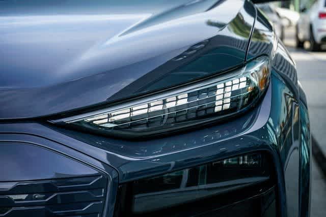 Thumbnail: 2025 Audi Q6 e-tron - 7