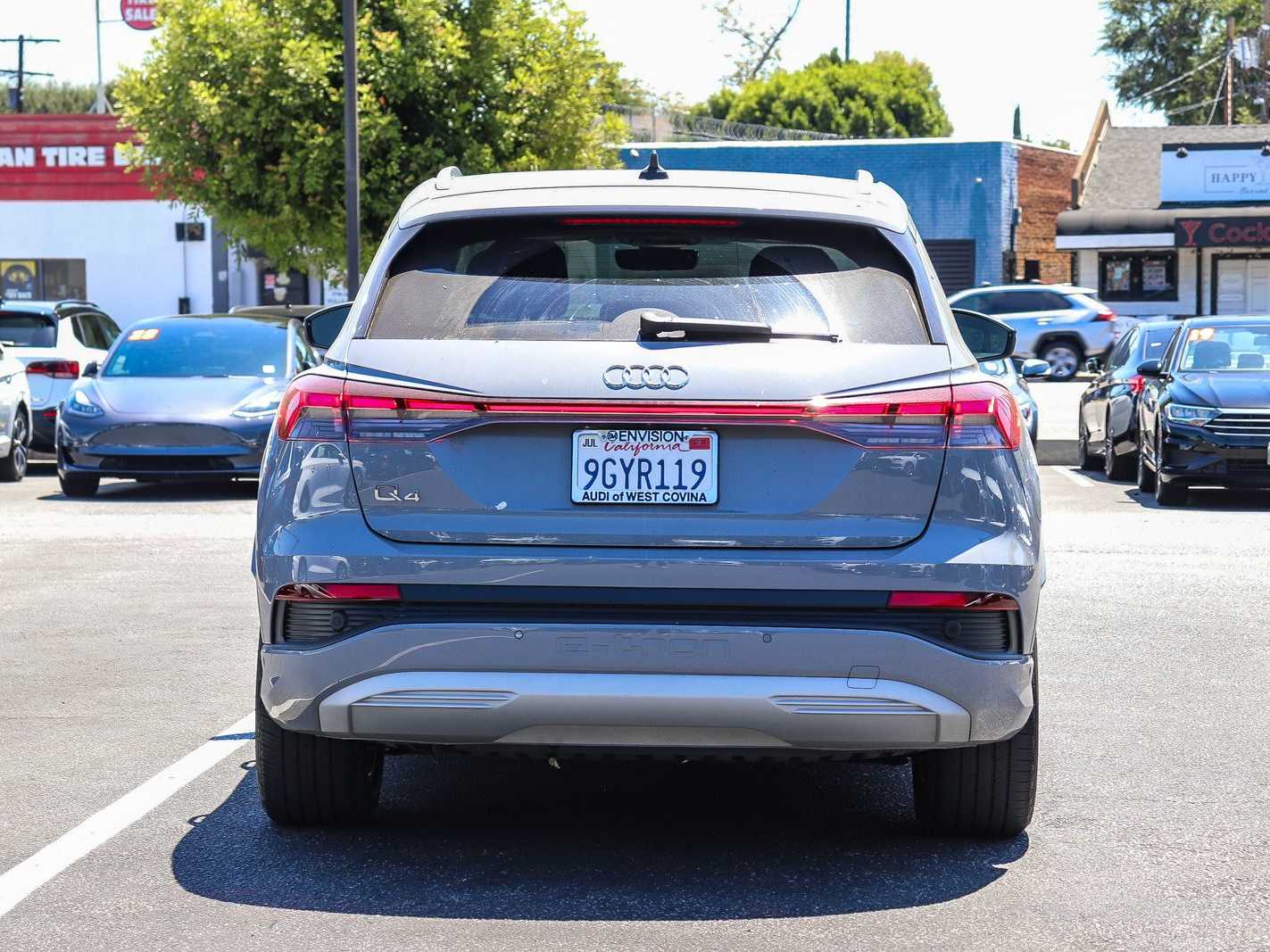 Thumbnail: 2023 Audi Q4 e-tron - 3