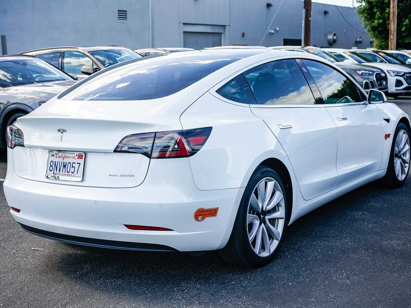 Thumbnail: 2020 Tesla Model 3 - 4