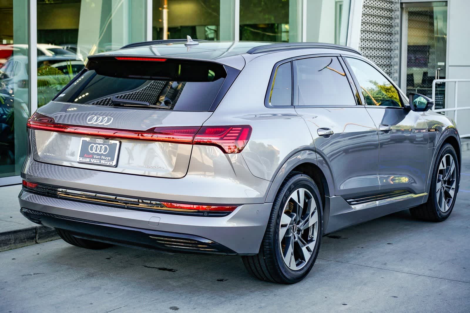 Thumbnail: 2022 Audi e-tron - 4