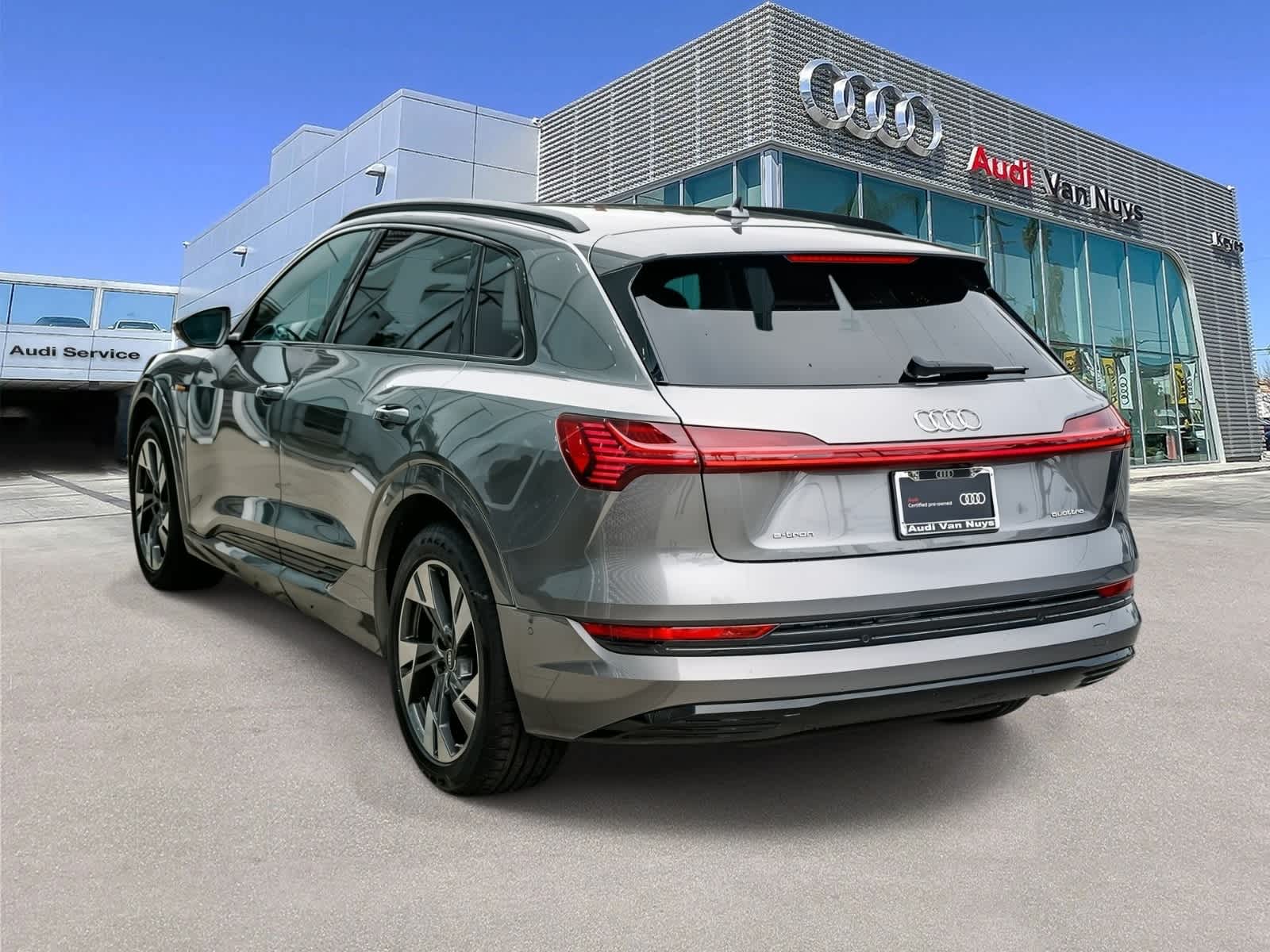 Thumbnail: 2023 Audi e-tron - 2