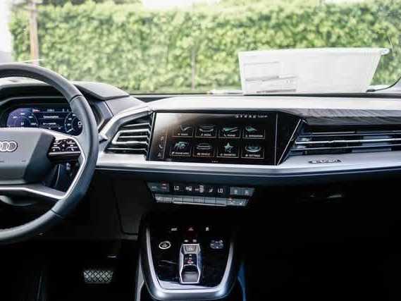 Thumbnail: 2026 Audi Q4 e-tron - 13