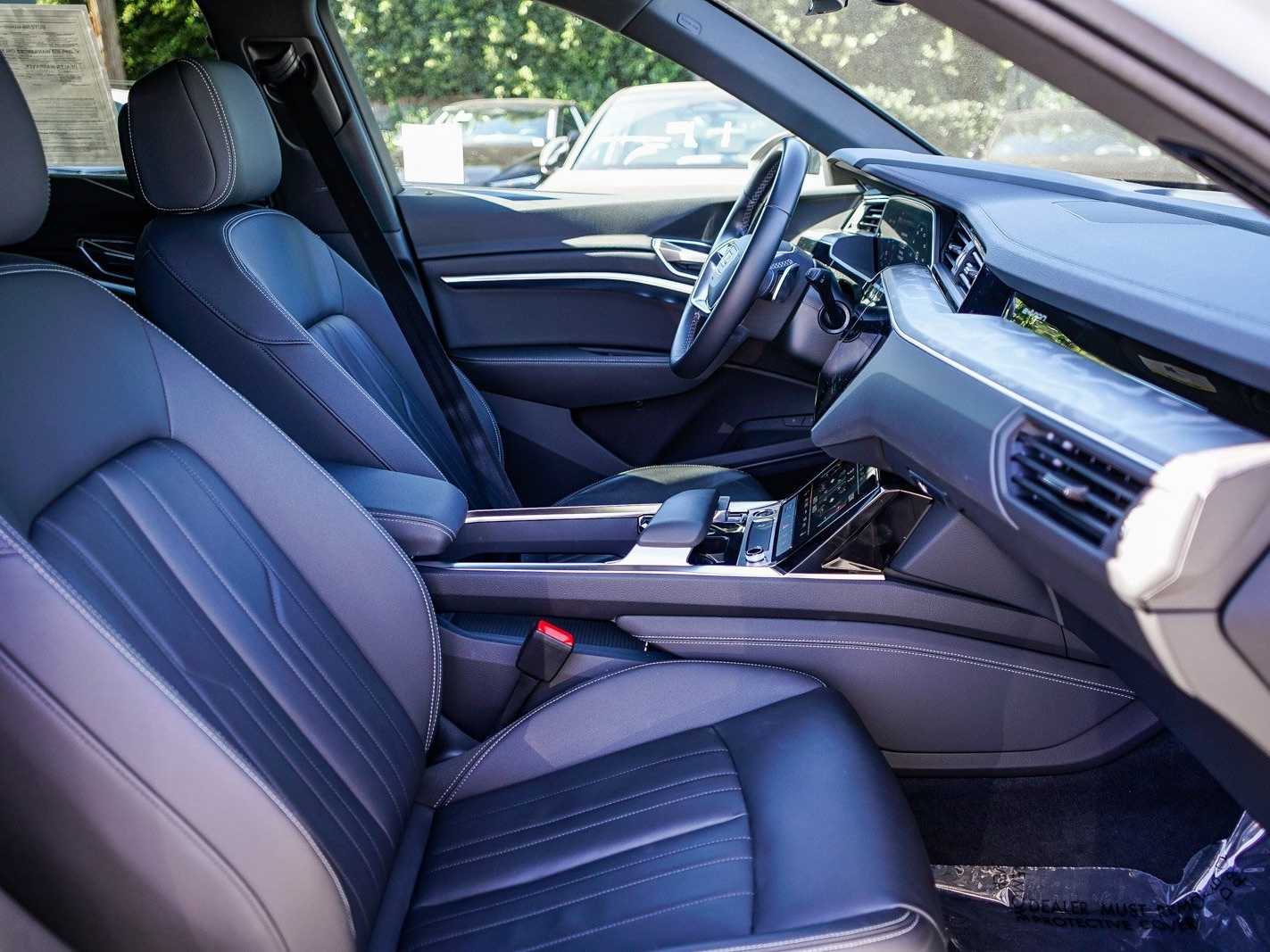 Thumbnail: 2023 Audi e-tron - 16