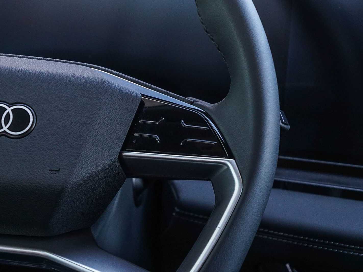 Thumbnail: 2025 Audi Q6 e-tron - 17