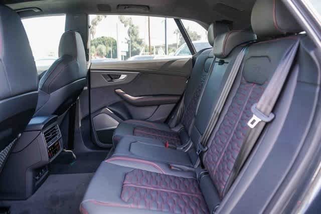 Thumbnail: 2025 Audi RS Q8 - 18