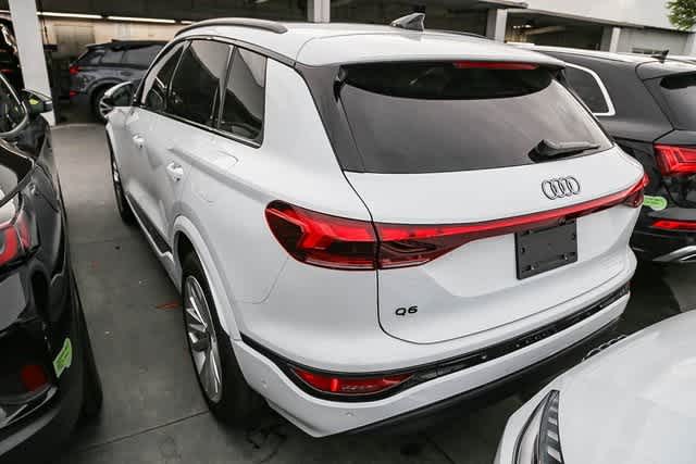 Thumbnail: 2025 Audi Q6 e-tron - 8