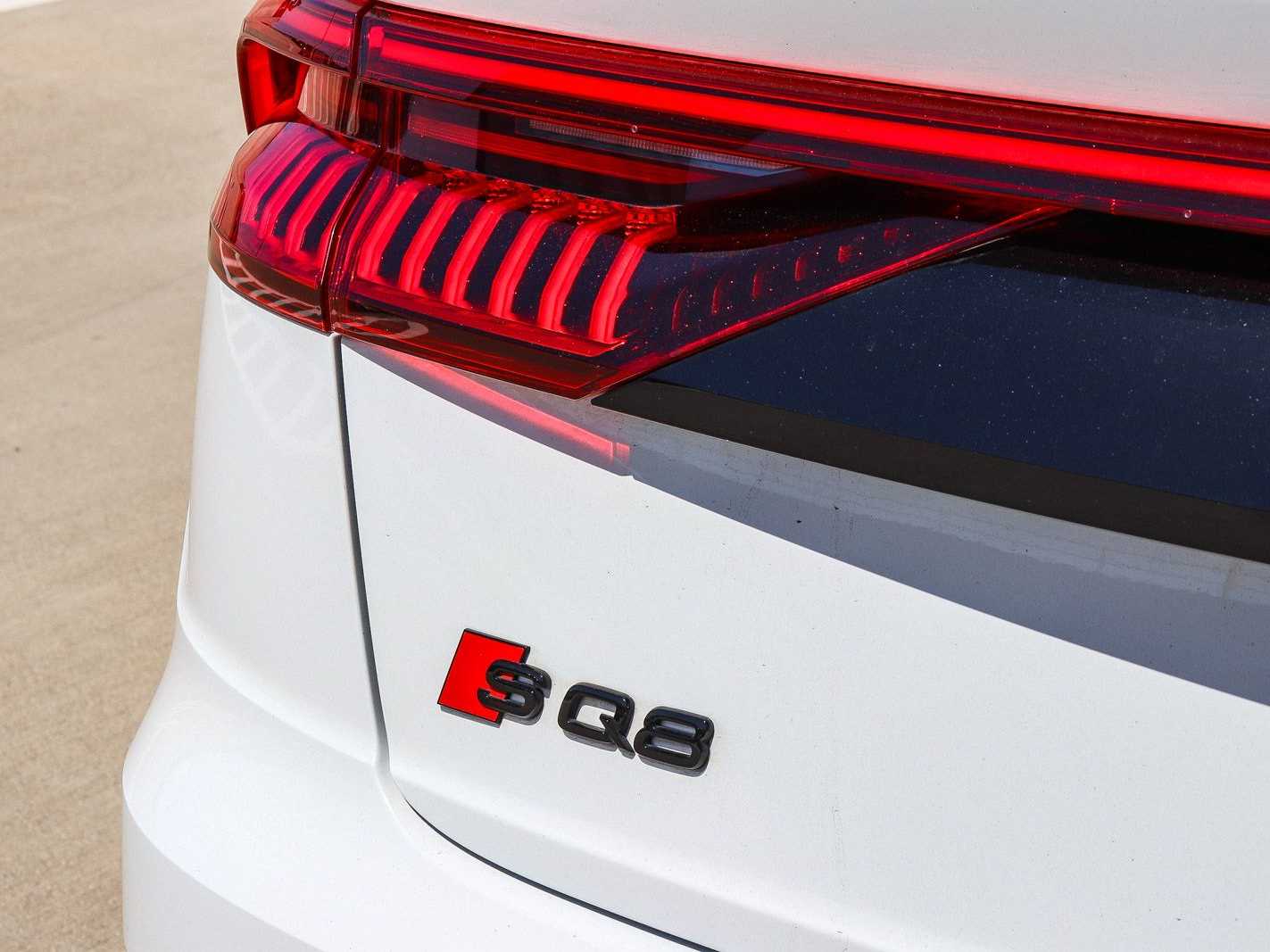 Thumbnail: 2023 Audi SQ8 - 10