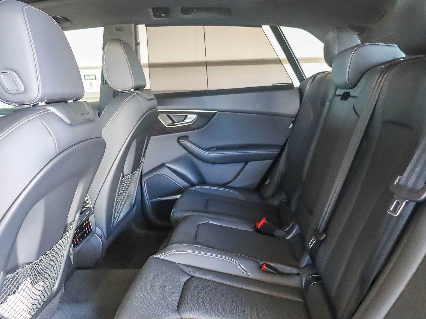 Thumbnail: 2026 Audi Q8 - 18