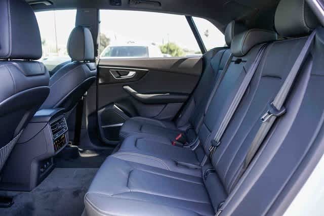 Thumbnail: 2025 Audi Q8 - 18