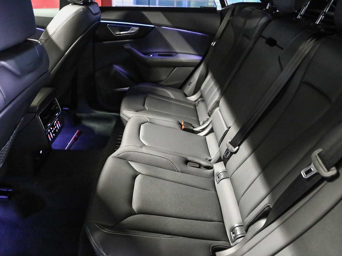 Thumbnail: 2026 Audi Q8 - 16