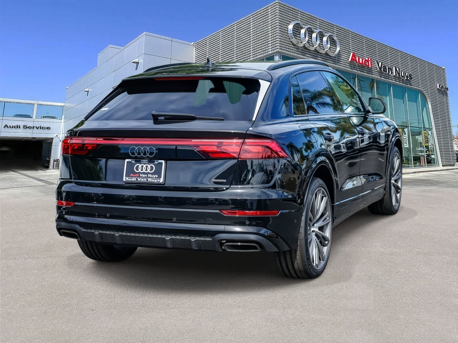 Thumbnail: 2026 Audi Q8 - 4