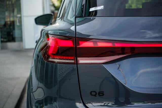 Thumbnail: 2025 Audi Q6 e-tron - 9