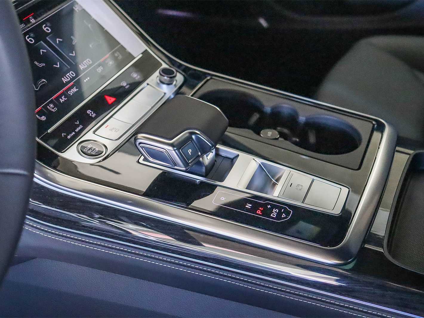 Thumbnail: 2026 Audi Q8 - 20