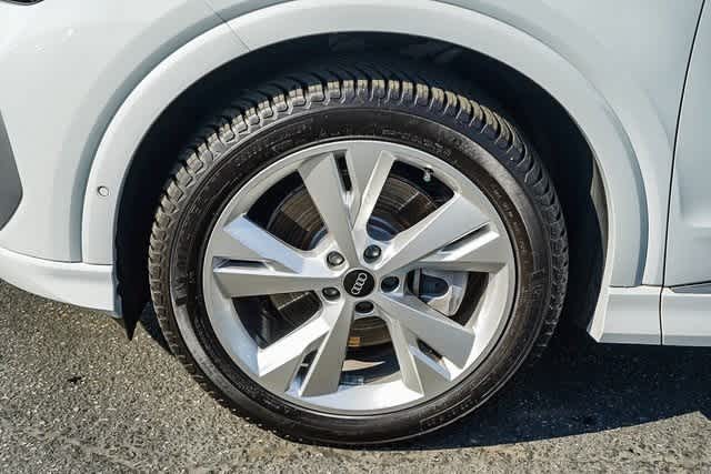 Thumbnail: 2023 Audi Q4 e-tron - 10