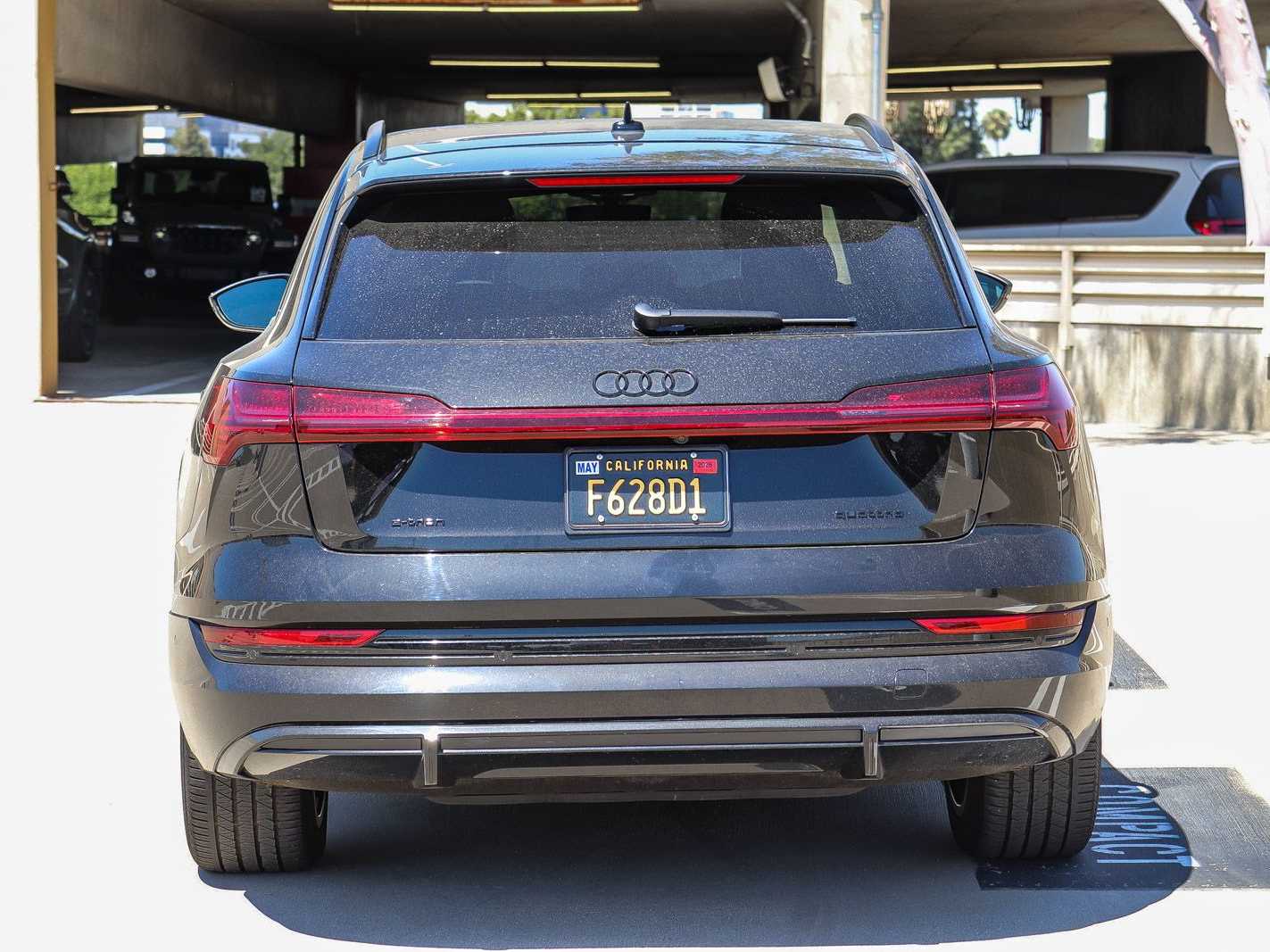 Thumbnail: 2023 Audi e-tron - 3