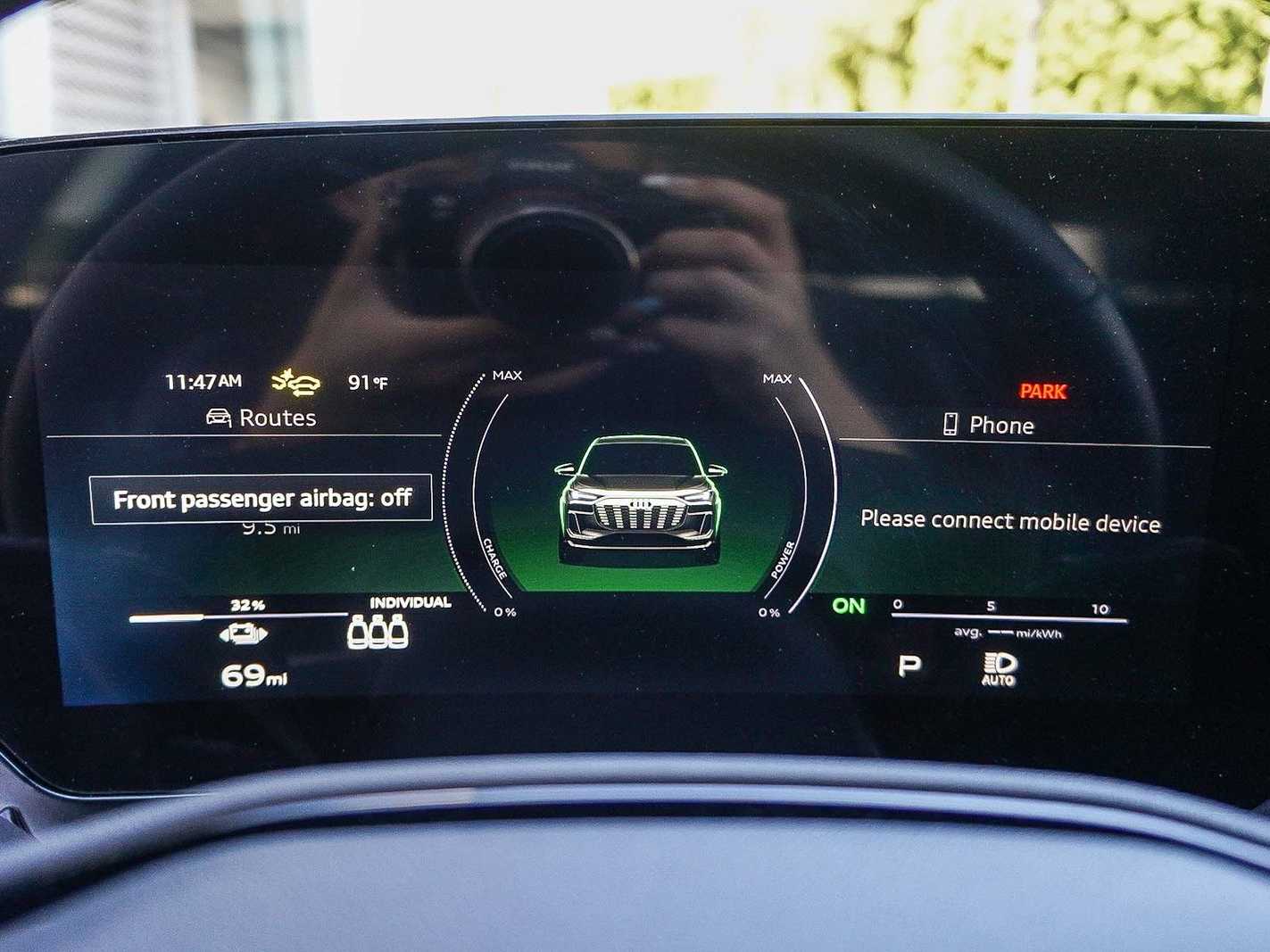 Thumbnail: 2025 Audi Q6 e-tron - 25