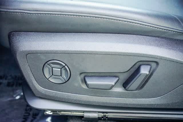 Thumbnail: 2025 Audi Q6 e-tron - 20