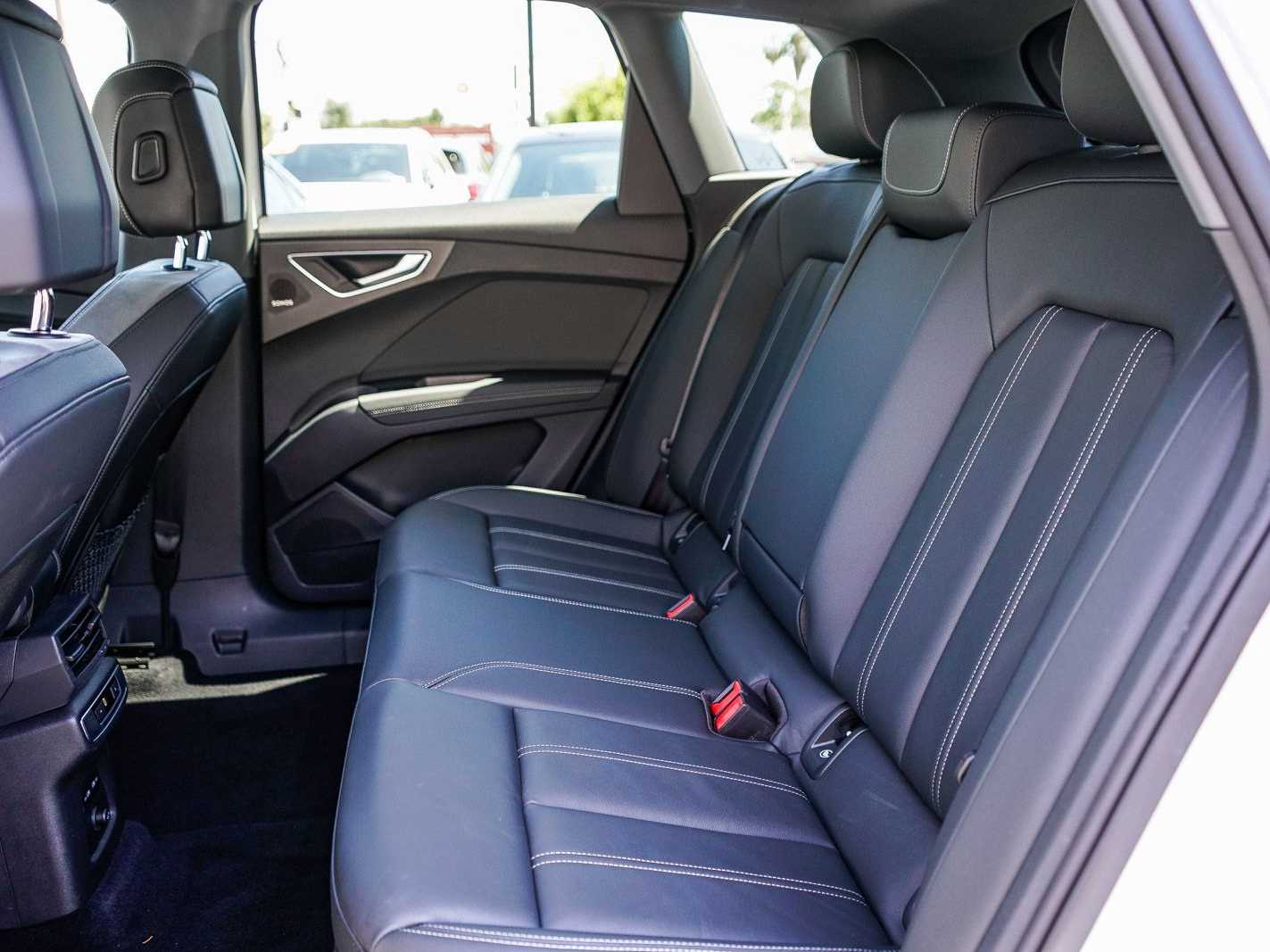 Thumbnail: 2023 Audi Q4 e-tron - 18